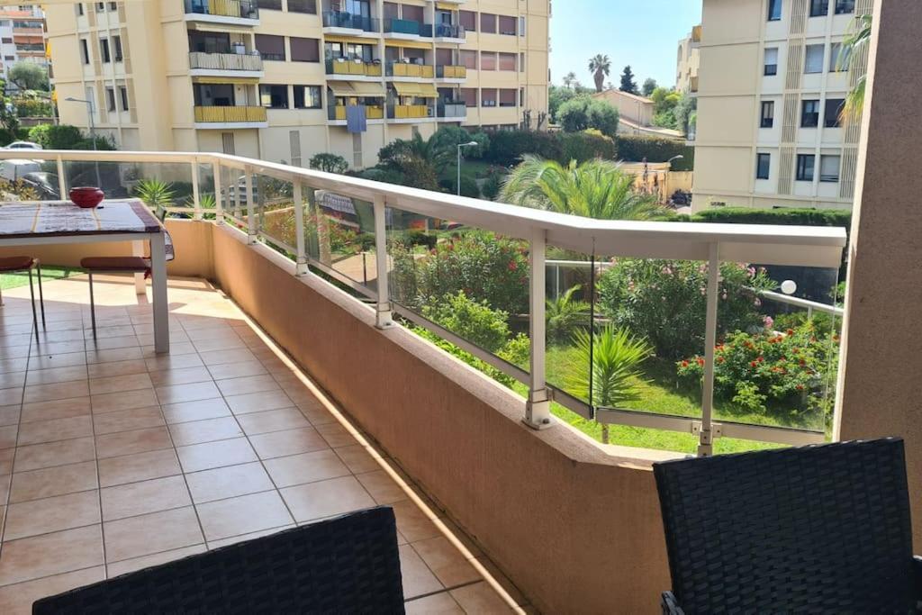 Appartement Vue Mer Sur Les Hauteurs De นีซ ภายนอก รูปภาพ